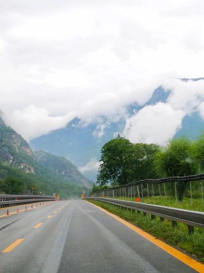 昨天跟一个金陵中学的学生家长聊天，其实这个学生已经很久就毕业了，当初是在我们这边