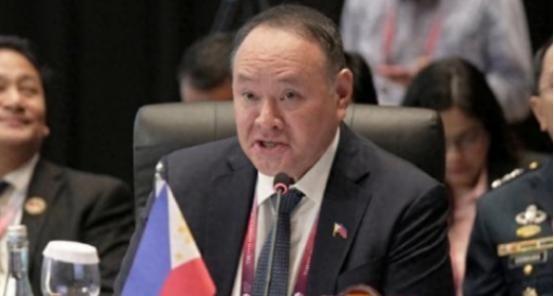 菲律宾曾警告中国：“如果中国还在黄岩岛附近驻扎解放军的话，菲律宾就会联合周边的国