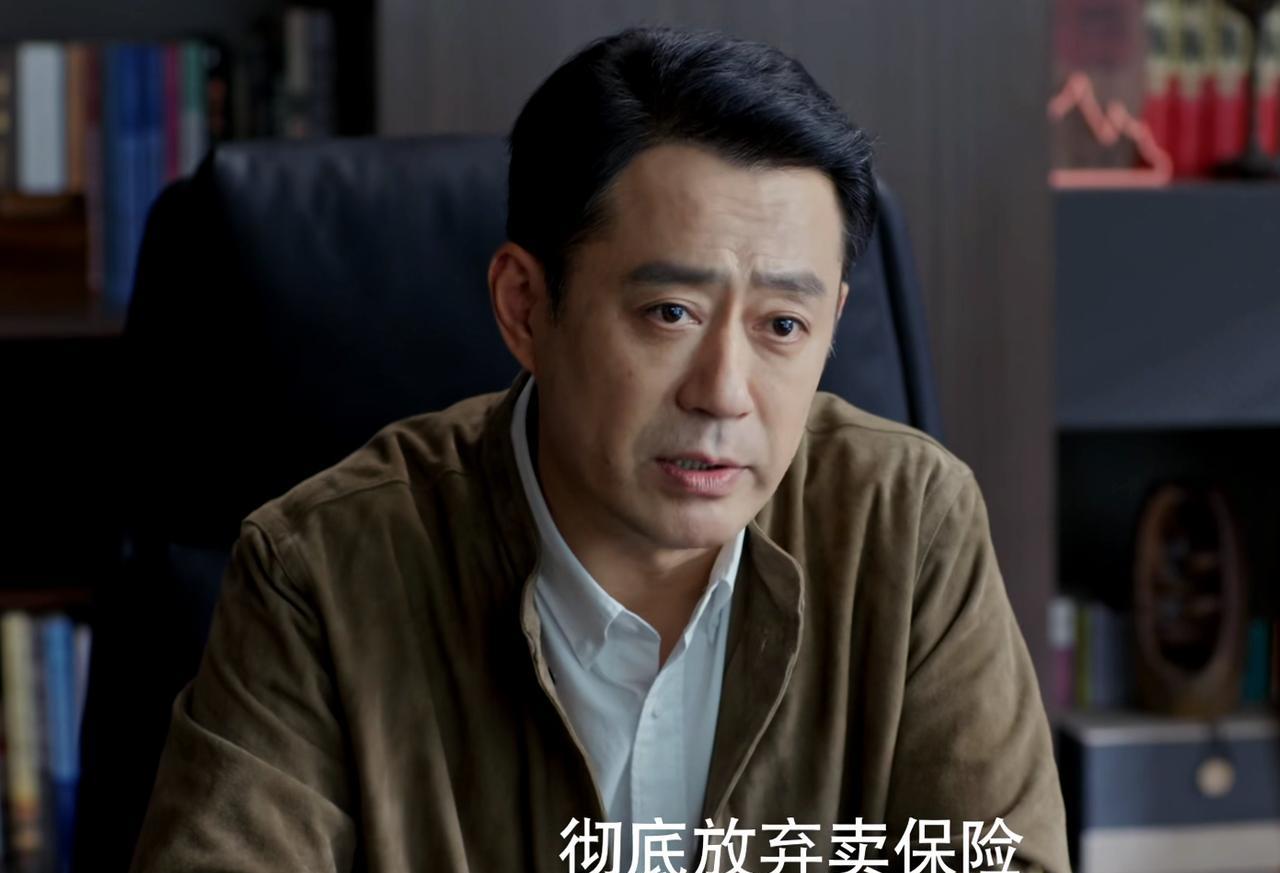 在胡曼黎跌入低谷的时候还是金总向她伸出橄榄枝。金总跟胡曼黎说要她回蓝洋上班，可