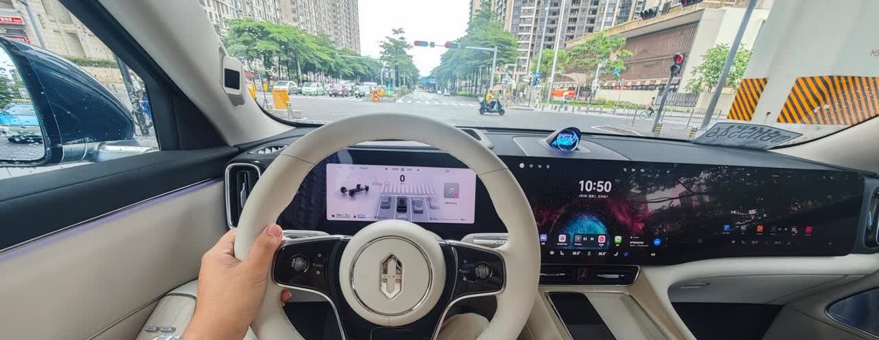 其实我最早，对鸿蒙智行的车兴趣不大，因为我总觉得他们自己宣传的我是不信的