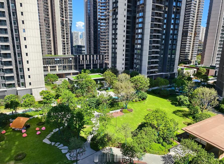 深圳前海深业云海湾116平1160万成交，单价10万。比备案价高了差不多100