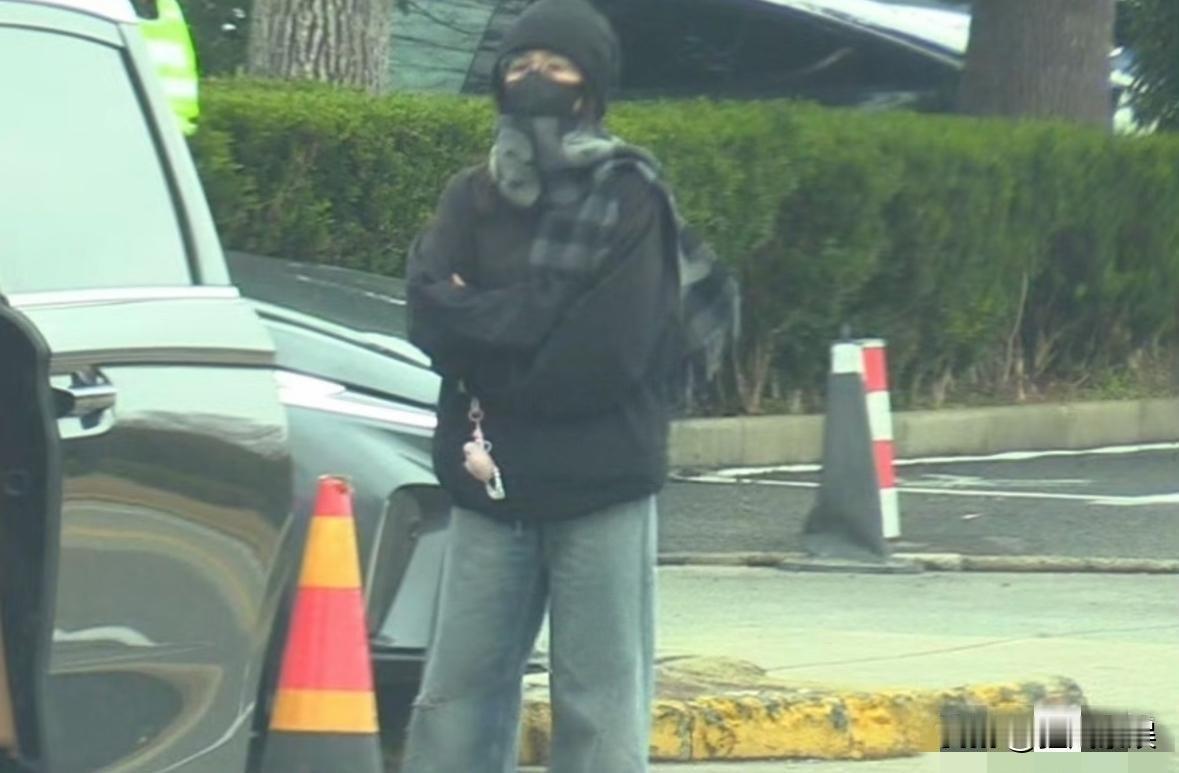 白鹿，逼到完全没招了！太让人心疼了！白鹿居然被私生饭，逼到完全没招。2月