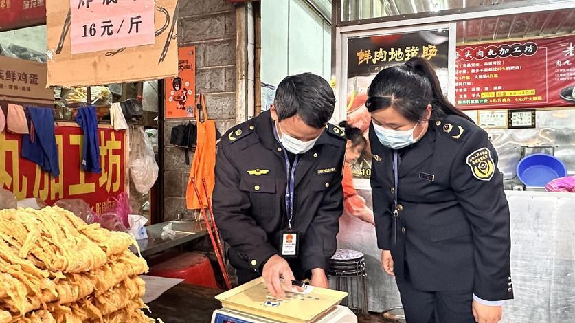 “摆摊被迫上供芙蓉王”后续:交了后确实无人查摊!工作人员回应