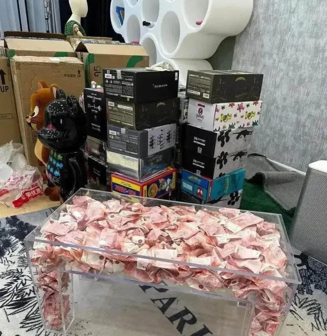 这桌子一万块买的，值不值