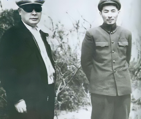 1965年，韩先楚宴请陈毅和陶勇。当时陶勇是海军副司令员，可是因为林彪不断地插手
