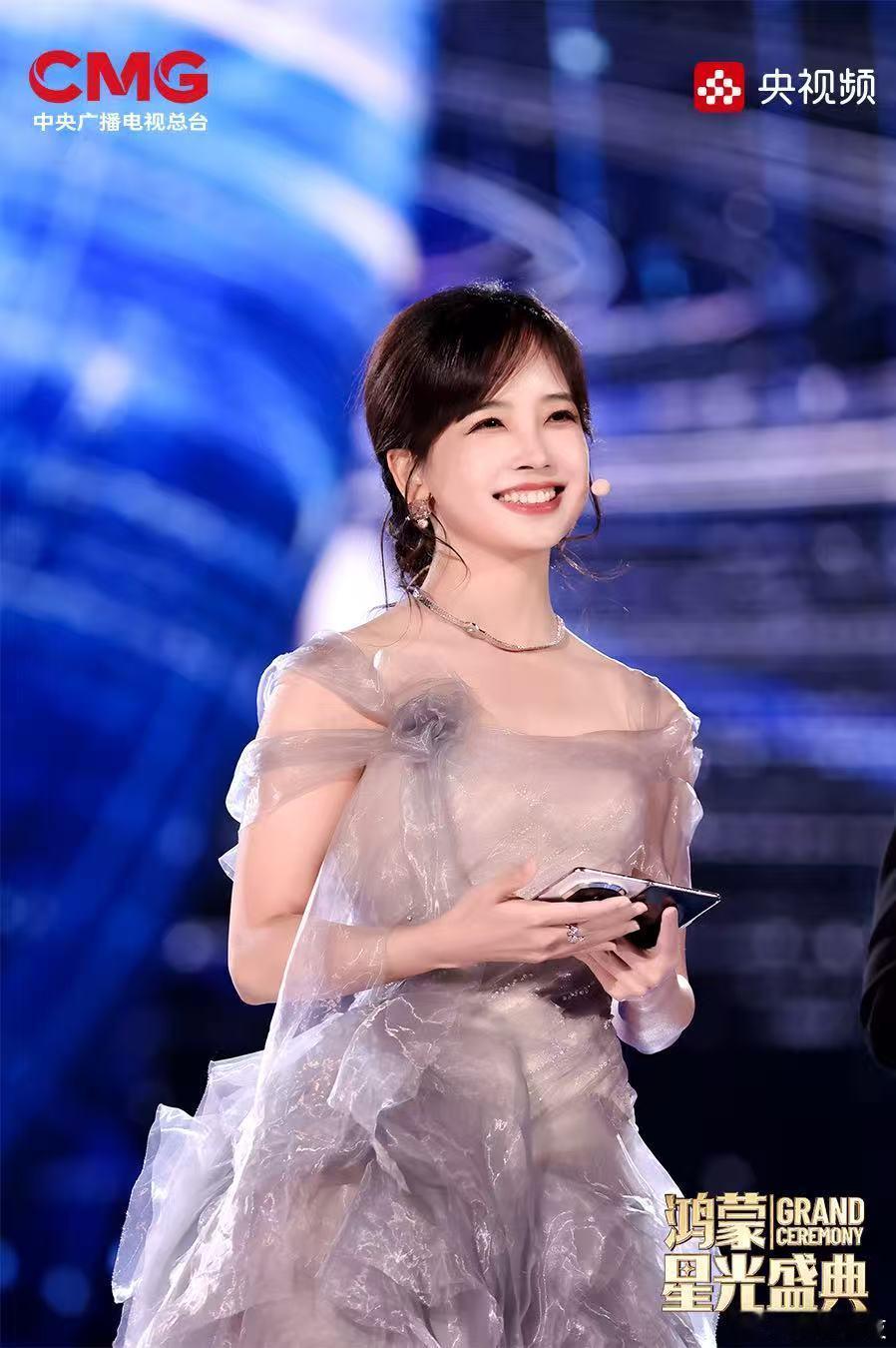 谢娜主持谢娜这次当主持人着实让我惊讶了整个环节都是表现非常端庄大气不愧是湖南卫视