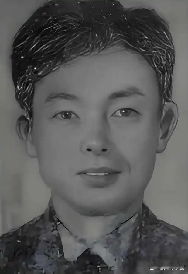 1930年，地下党员傅有智被捕，敌人把他带到了海滩，连开5枪，枪枪命中，谁知，等
