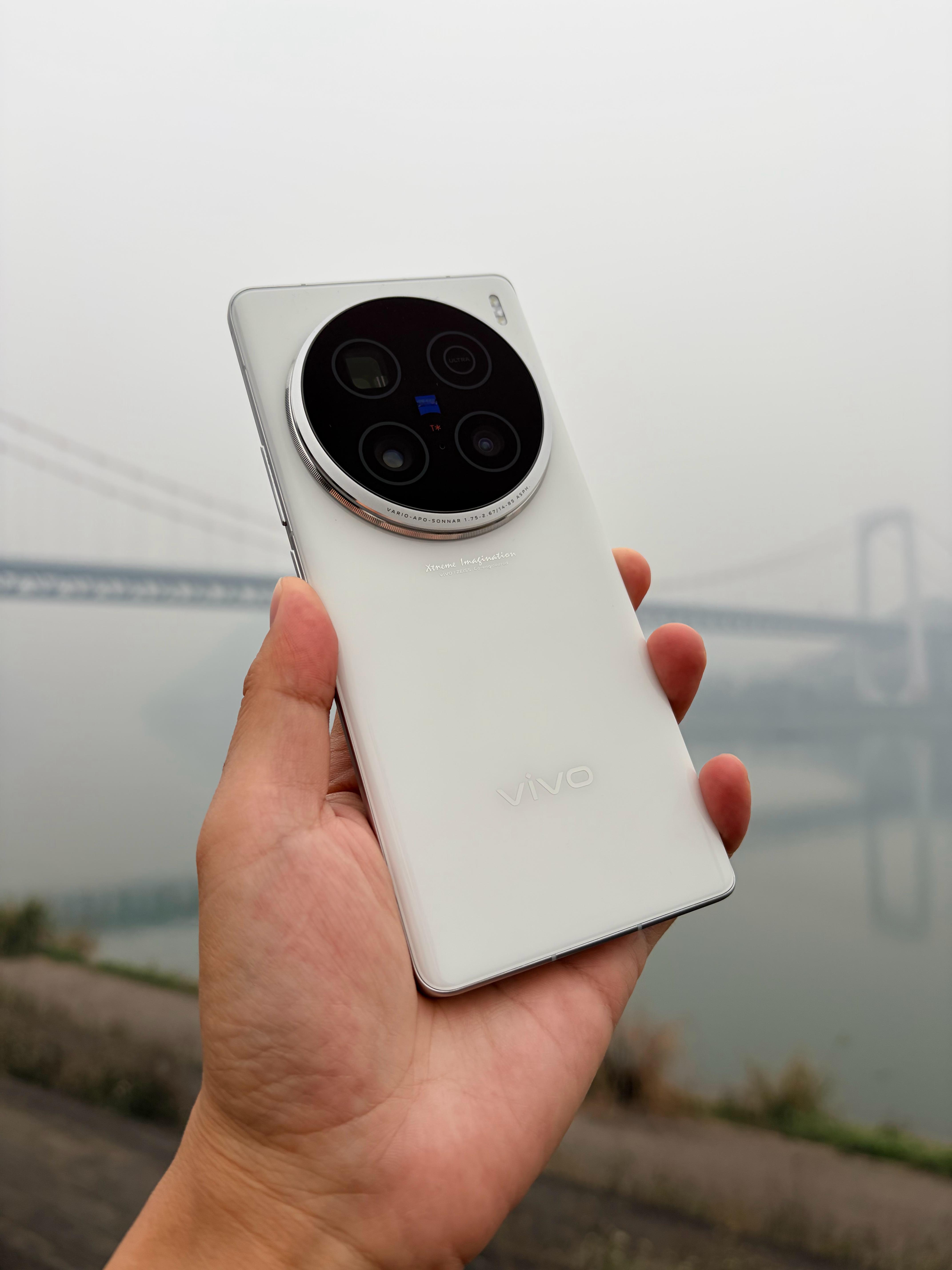 时至今日我依然觉得vivoX100Ultra的后盖设计非常好看，后面的X2