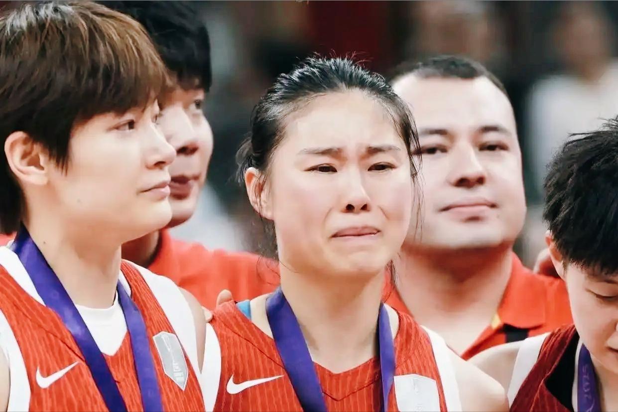 我算是搞懂了！宫鲁鸣在国家队名单公布前，特意去现场看了四川女篮的比赛。宫鲁鸣