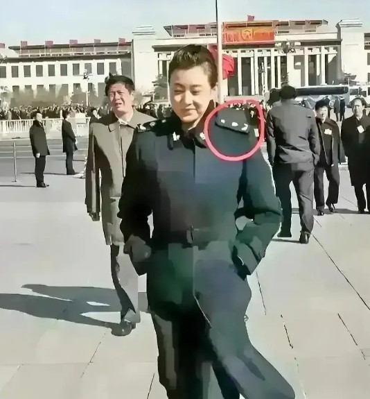 我的天呐！我在北京人民大会堂门口碰到了谁？老了，真的老了，我都要认不出来了！