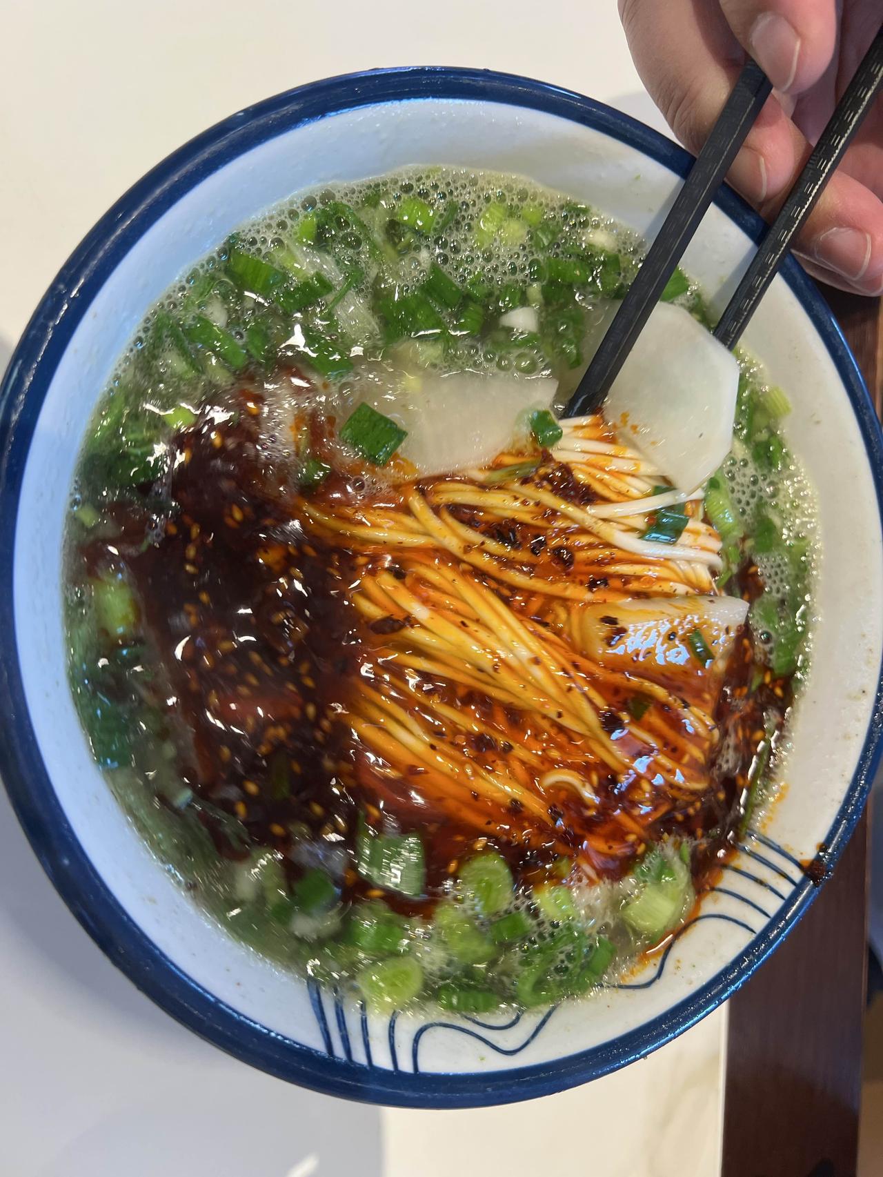 兰州牛肉面昨天星期六吃了一天兰州牛肉面，这个牛肉面馆位于兰州市七里河区万达茂附