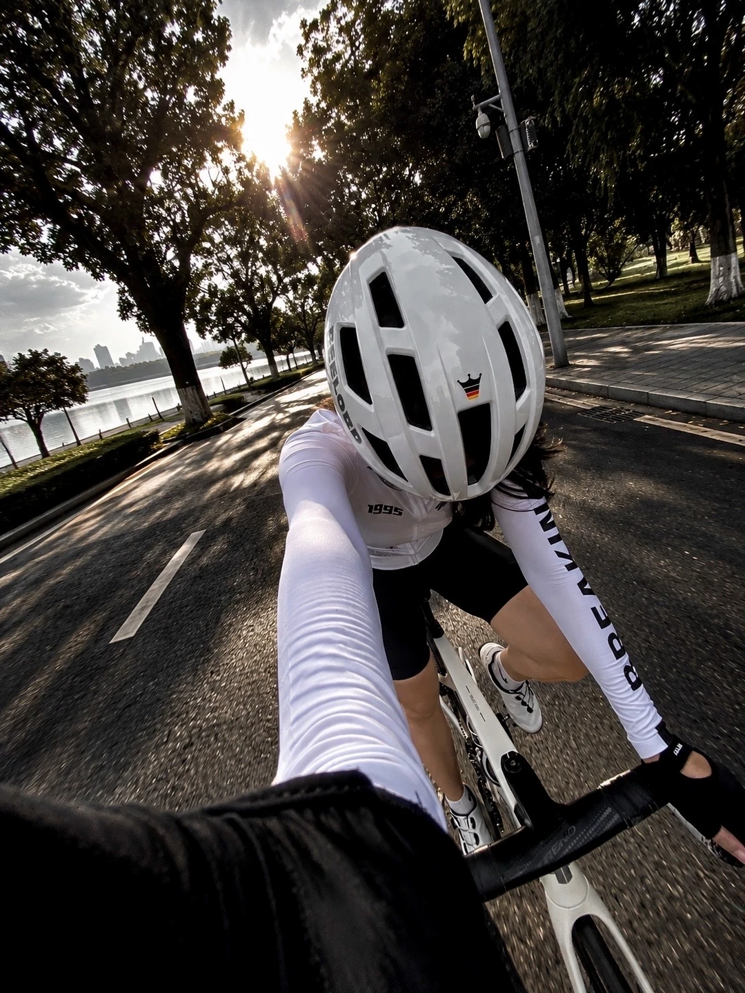 头盔戴好烦恼甩掉🚴‍♀️