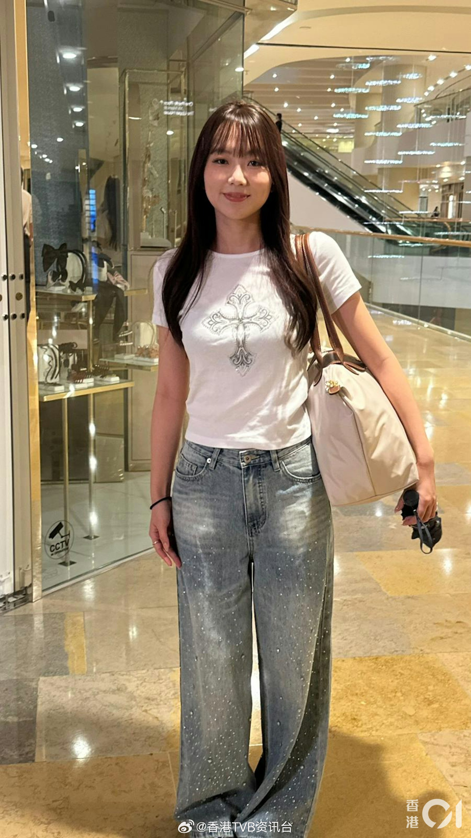 2026香港小姐｜有翻版张宝儿之称的李泽欣素颜现身理发店，直言不担心剪短发202