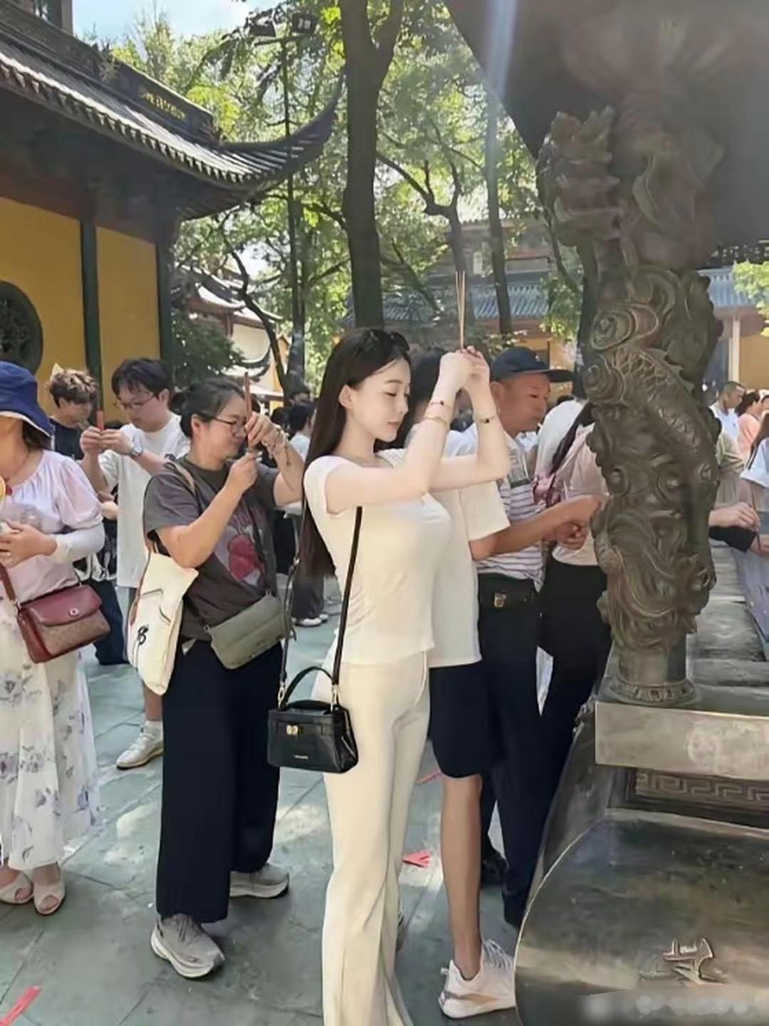 这么漂亮到底在求什么呢？​​​