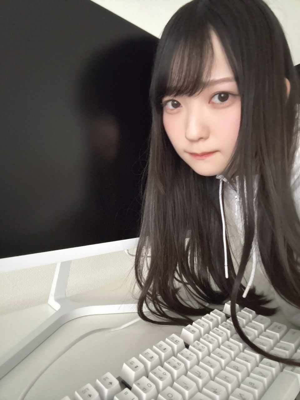 佐藤優羽「遂に、お家にゲーミングPCをお迎えしました✨やりたいPCゲームを色々な