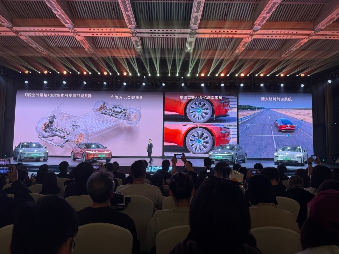 前段时间聊铂智7定价，媒体老师吵得挺凶。有人说15-20万走量，有人说主流配置别