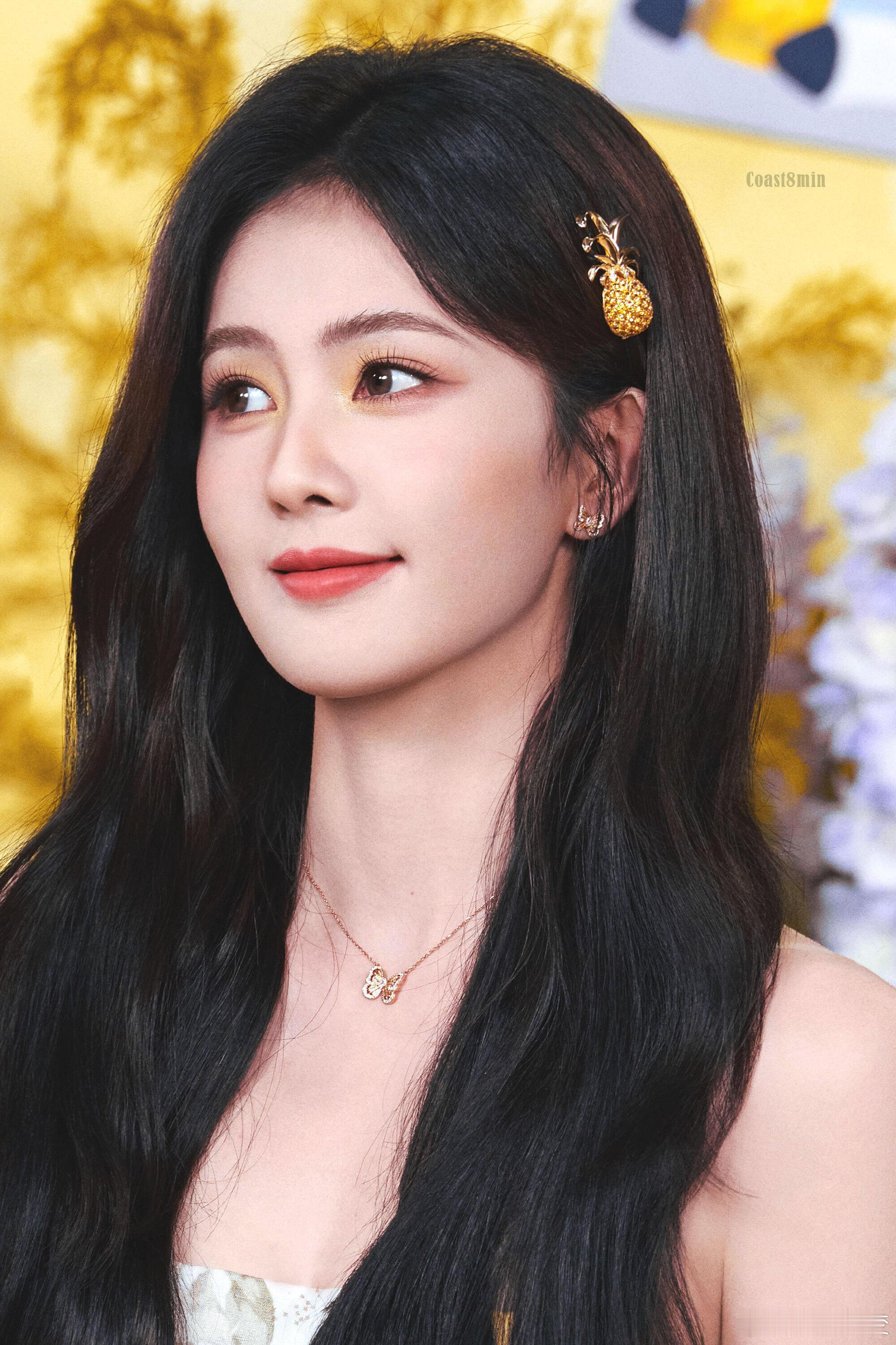 白鹿💬一只菠萝小慕斯🍍这个小菠萝太可爱啦...!白鹿｜