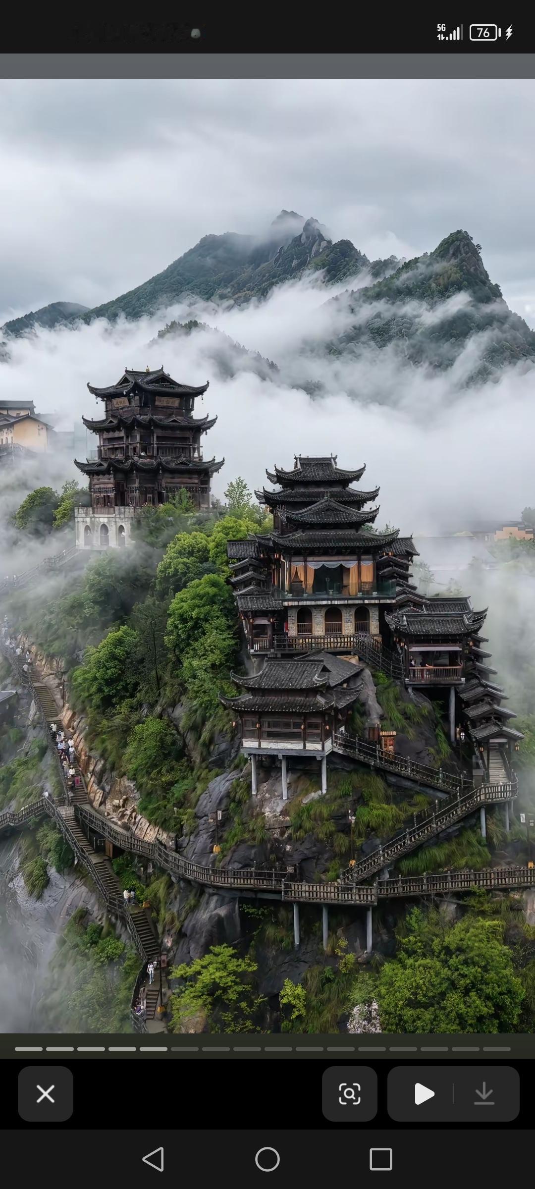 望仙谷，位于江西上饶广信区望仙乡北部，离上饶市区约50公里，南邻灵山主峰景区，北