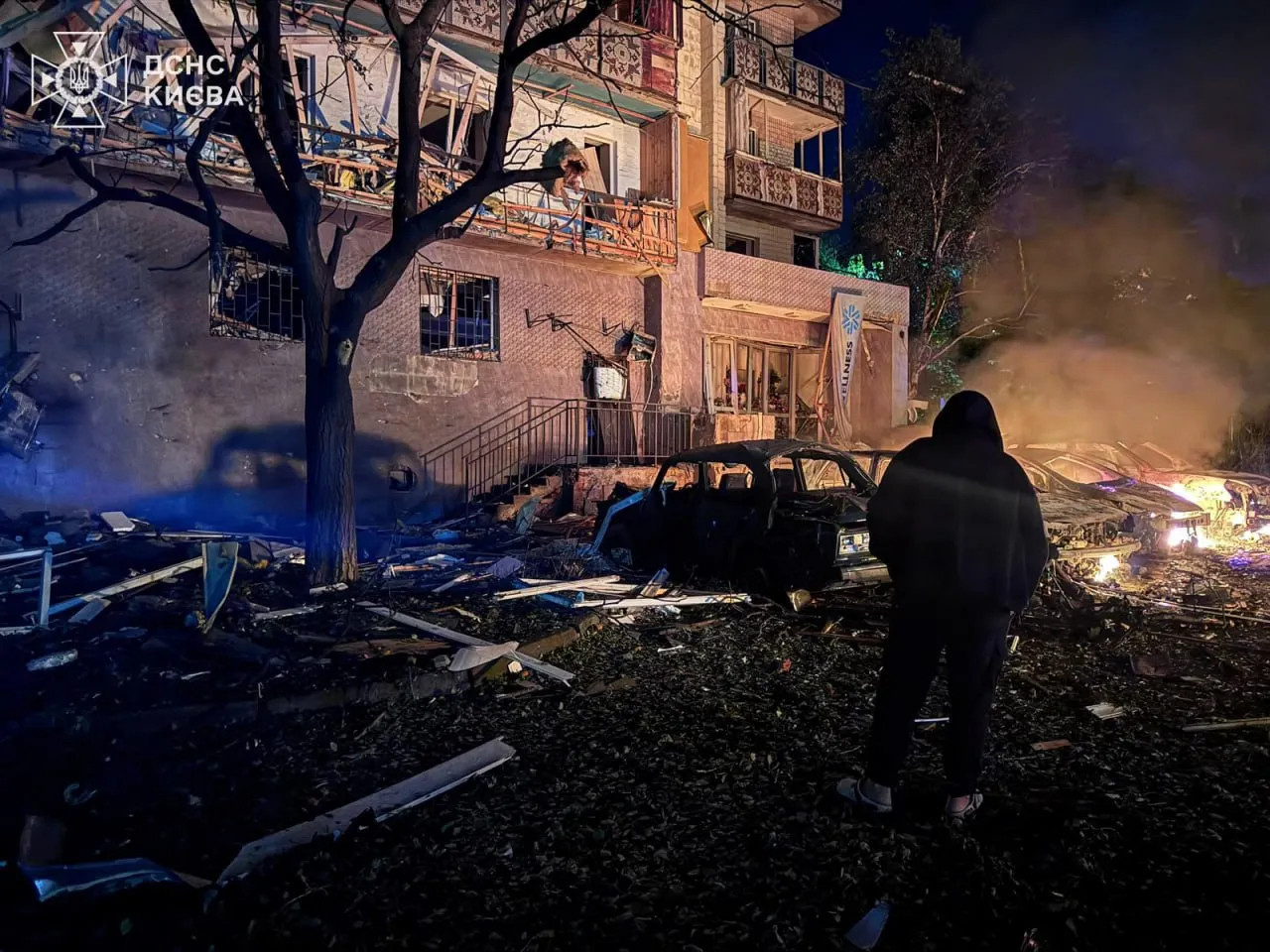 俄罗斯星期天对基辅地区住宅楼的袭击，造成至少1人死亡，17人受伤，俄罗斯使用了1
