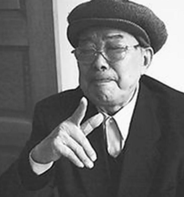 1979年刚从战场撤回来的11军军长陈家贵，打算换身休闲服溜达一圈昆明市，没想到