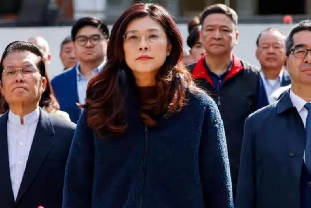 眼见阻挠不了郑丽文访陆的步伐，赖清德决定下黑手了在极短的时间内，他先后指使“