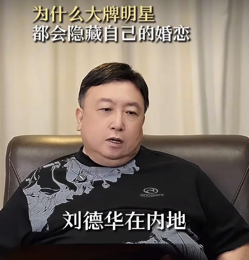 王晶曝成龙被同一女粉丝掌掴3次！才知道成龙在日本这么出名，那些女粉丝爱他爱到疯