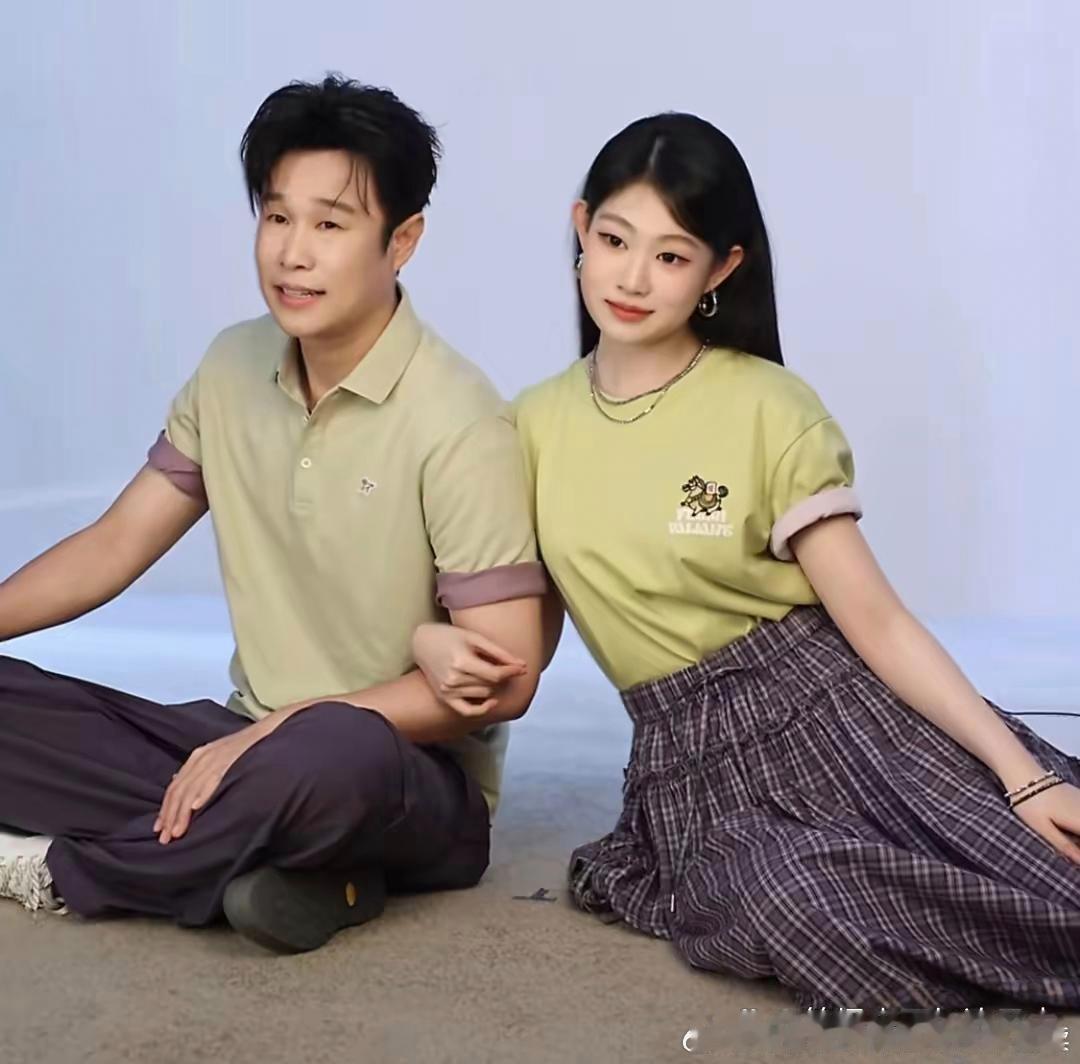 小沈阳带着女儿拍摄父亲节大片，20岁沈佳润长发及腰，越来越有女明星的气质，父女俩