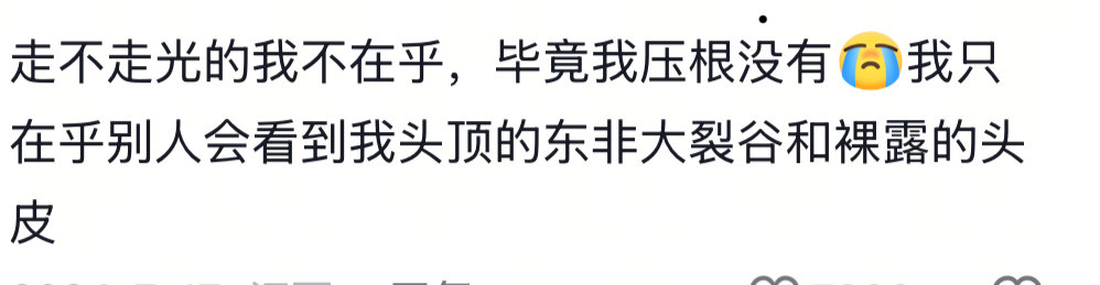 矮个子穿吊带容易走光觉得有一些衣服本来就是这样设计的，他确实会漏一点，平常可能会