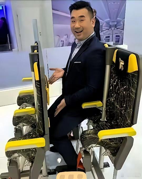 某廉价航司，设计的逆天经济舱座椅