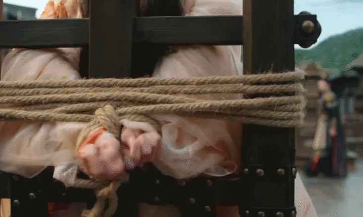 给李一桐脖子上个保险吧李一桐身形单薄还总演危险戏，真该给脖子买份保险。演技真的让