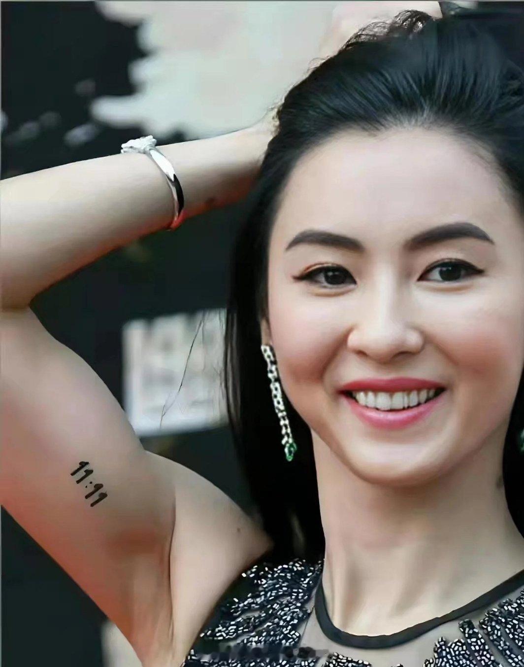 很好奇张柏芝的纹身是什么意思，有人懂吗？