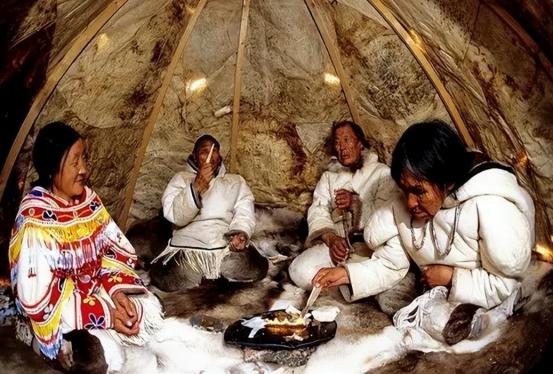 零下50℃，因纽特人住在冰屋内，不会被冻死吗？ “外面零下50度，屋里零上十