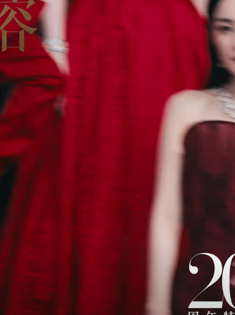 VOGUE迪丽热巴不是最老的，却笑出了一种上了年纪的感觉​​​