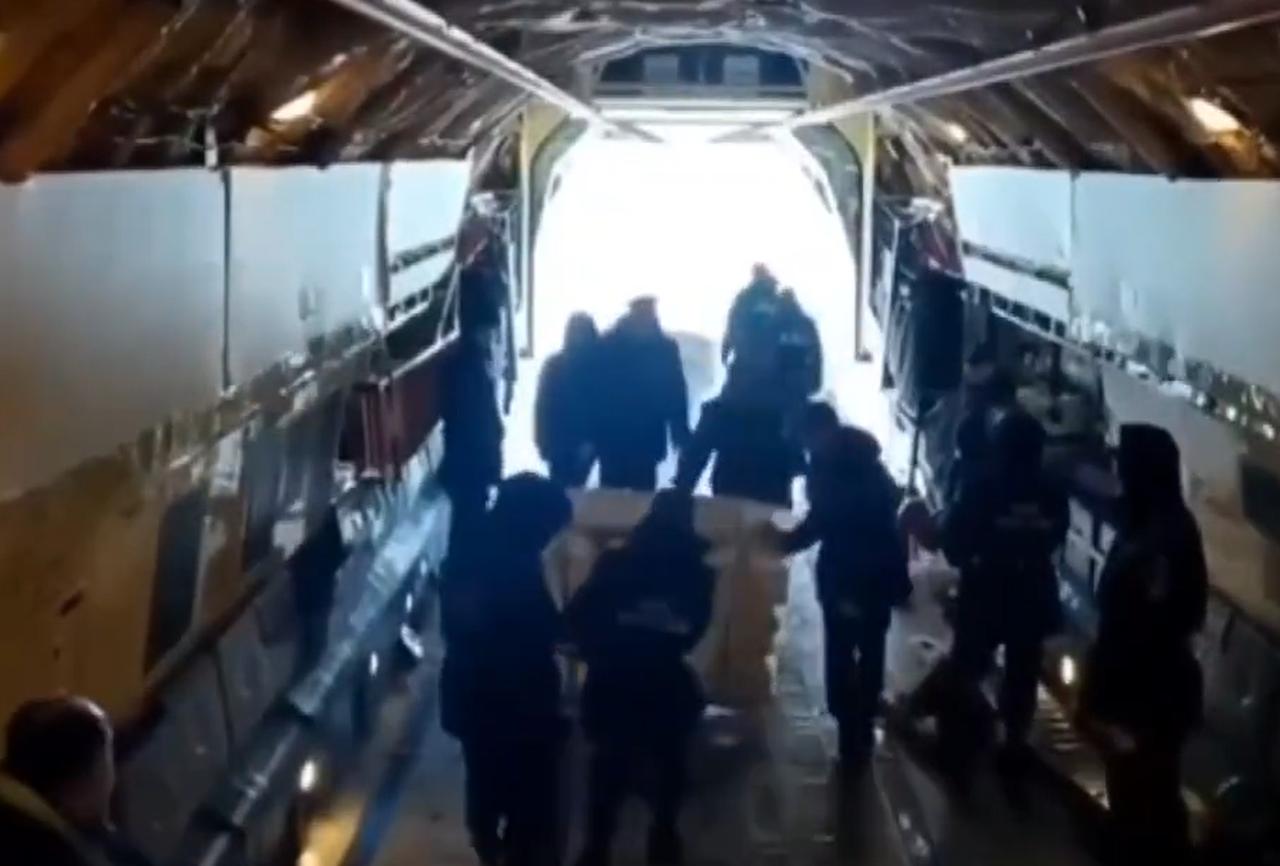 还得是俄罗斯。又是27吨人道主义援助物资，再次送往黎巴嫩。不得不说，俄罗