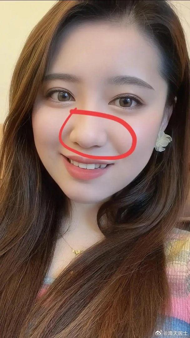 中年面相福气看鼻子，不是看高不高，而是看鼻头。鼻头圆润有肉，这个是财库饱满，不愁