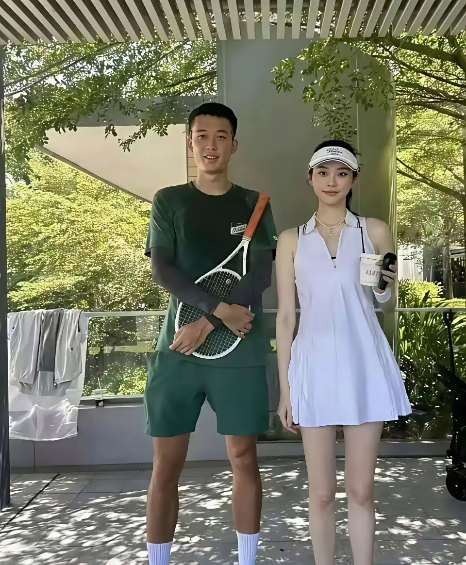 奚梦瑶照片看着一般，可真人老美了