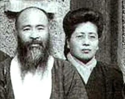 一次，富豪买了张大千一幅画，回家却发现是赝品。那位宁波富商气得差点当场摔了画