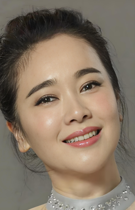 47岁的左小青，出现在大众视野里时，总是带着岁月沉淀的从容与清爽。没有婚姻的