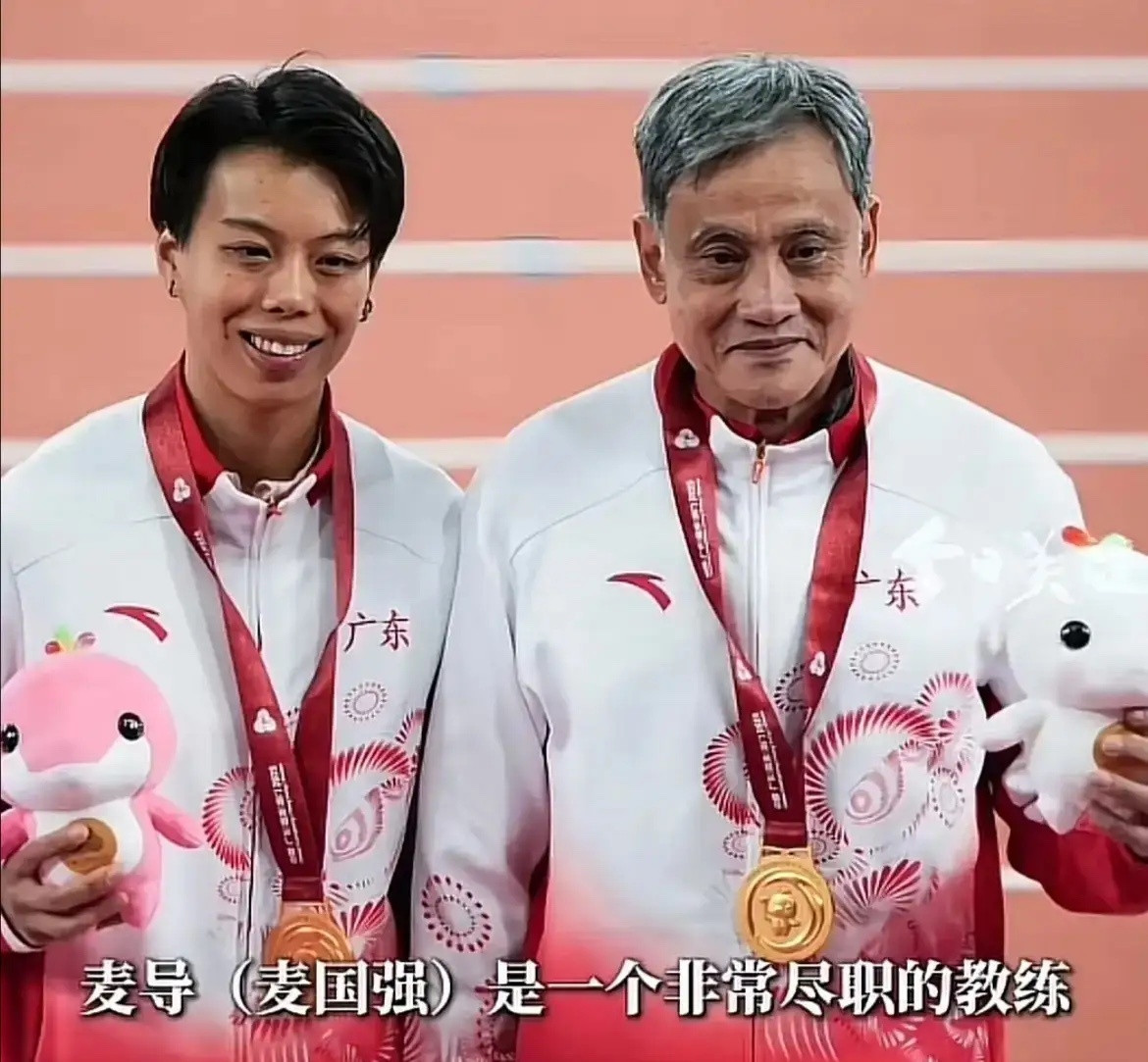 刘景扬夺冠是在情理之中的必然。从全网照片上看刘景扬因长年坚持体育训练，已把固有女