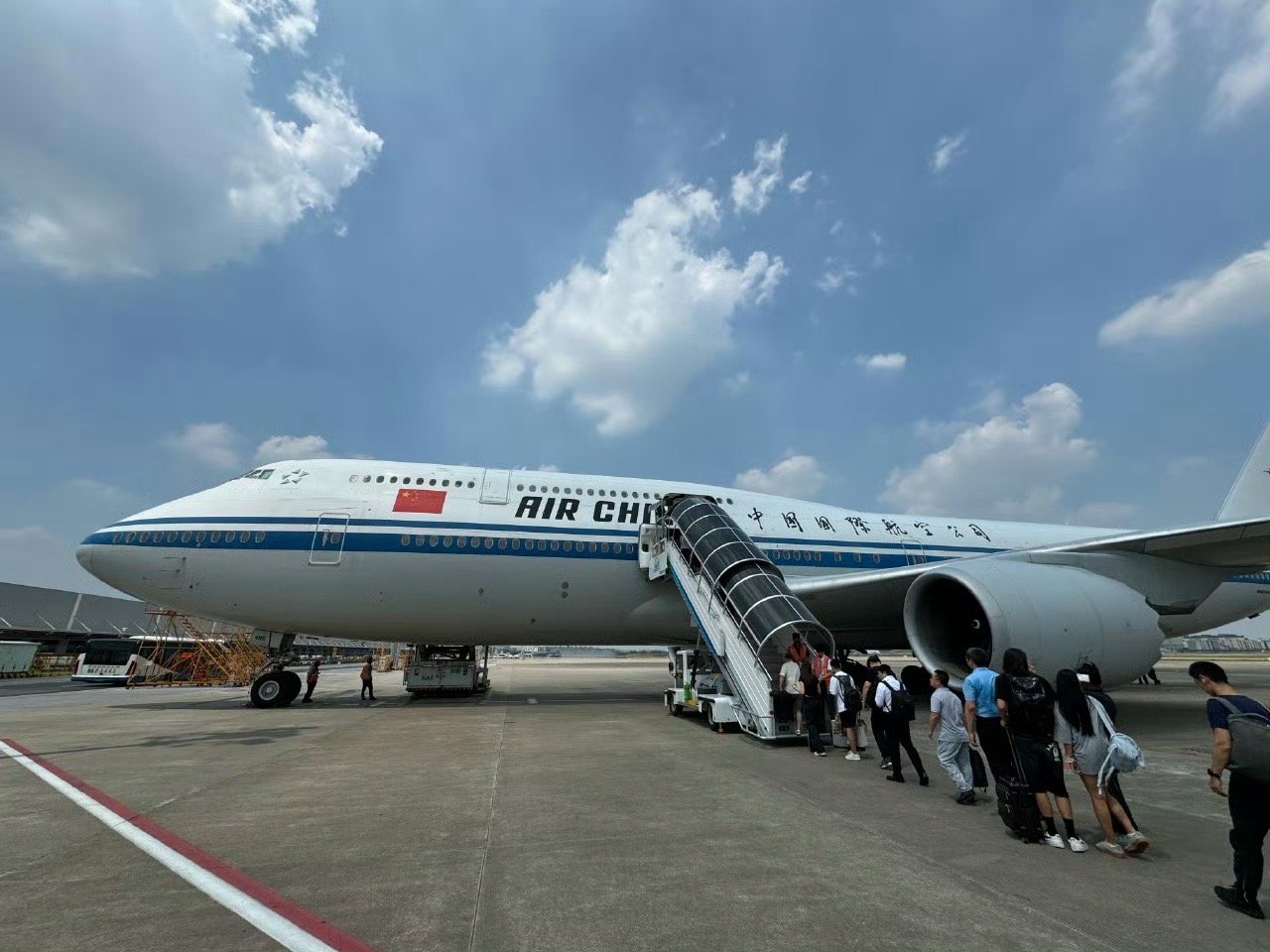 登机只需提前15分钟了我每年从首都机场飞大约50次，我的时间表是：起飞前60分钟