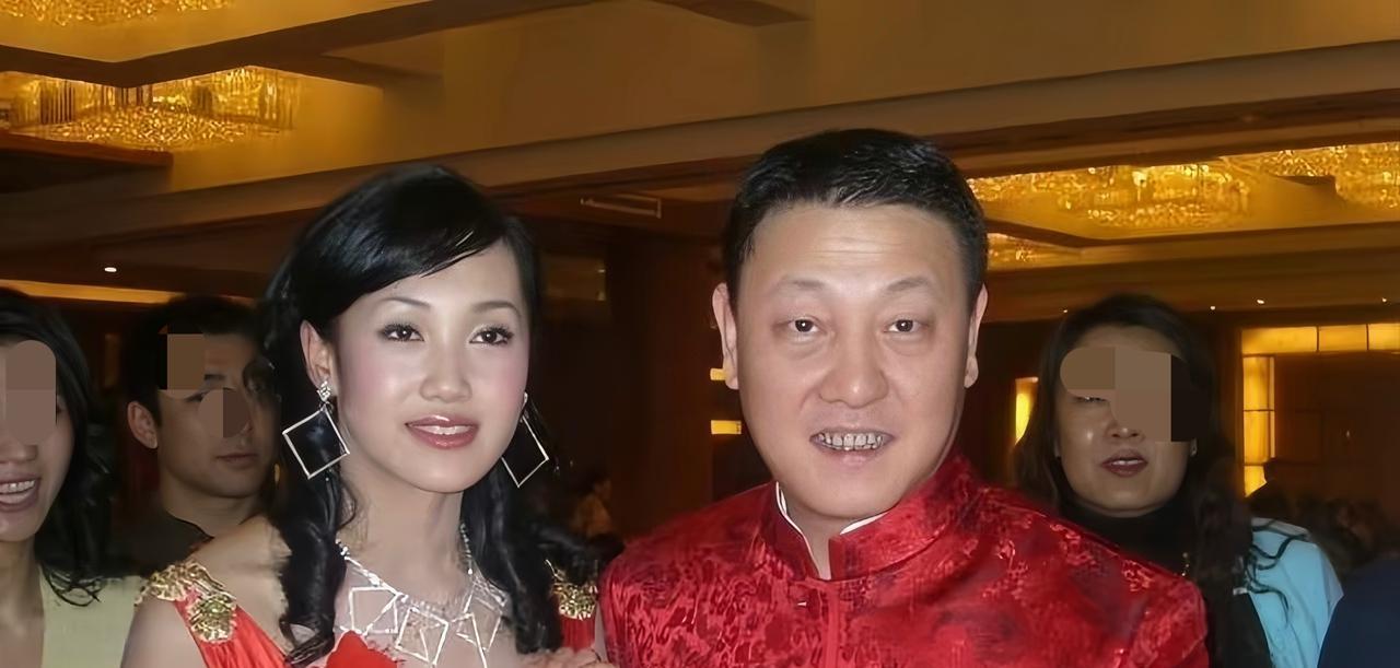 看了造谣韩磊的当事人道歉信，有三点琢磨起来，很有意思。一是，通篇写的前言不搭