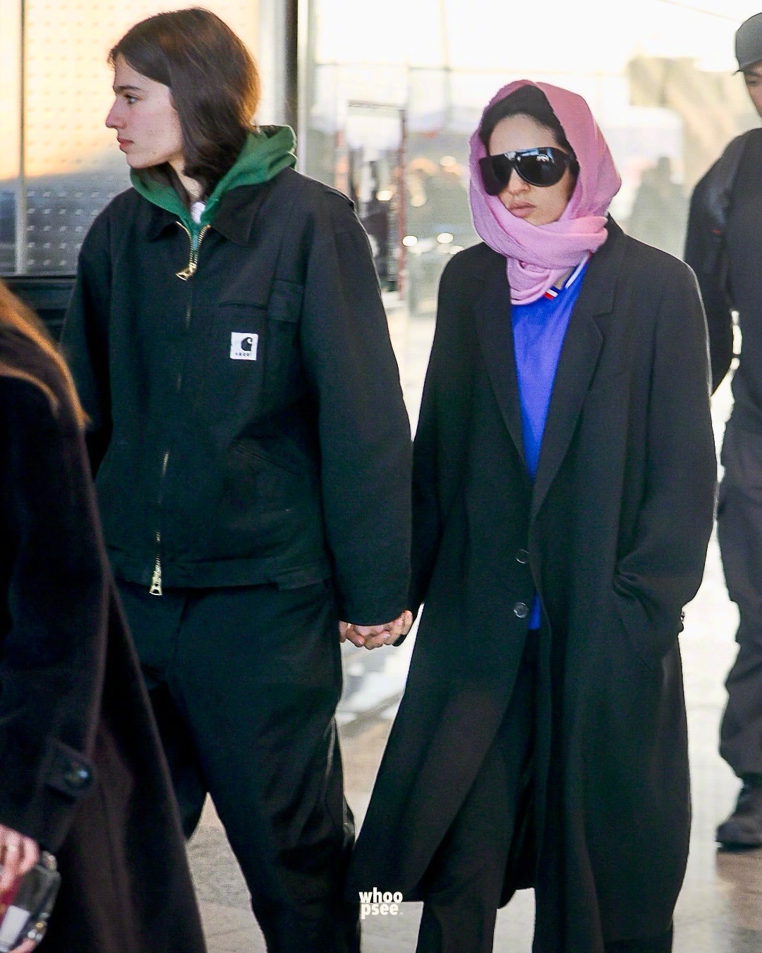 Rosalía和超模LoliBahia形影不离再次被拍。昨晚Rosalí