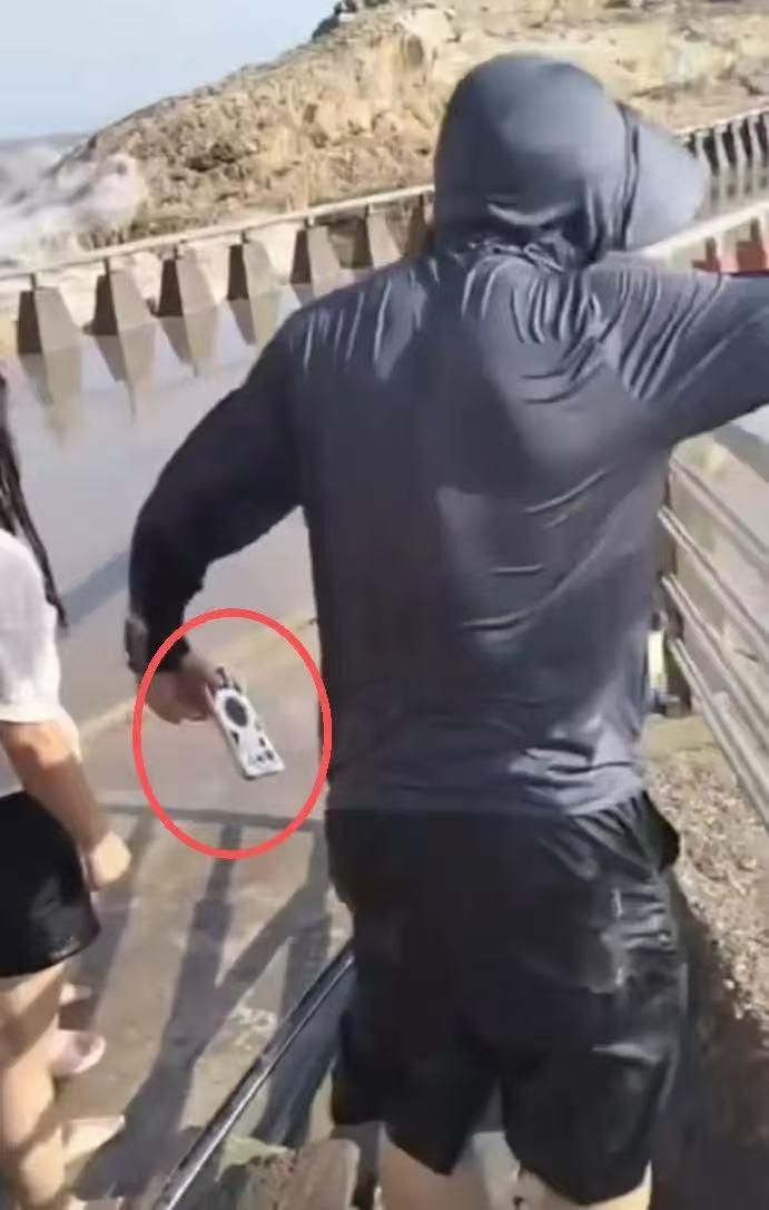 温岭9岁小孩被卷走后，村民大叔反而被送上了热搜！四人变三人后，村民大叔拼命在