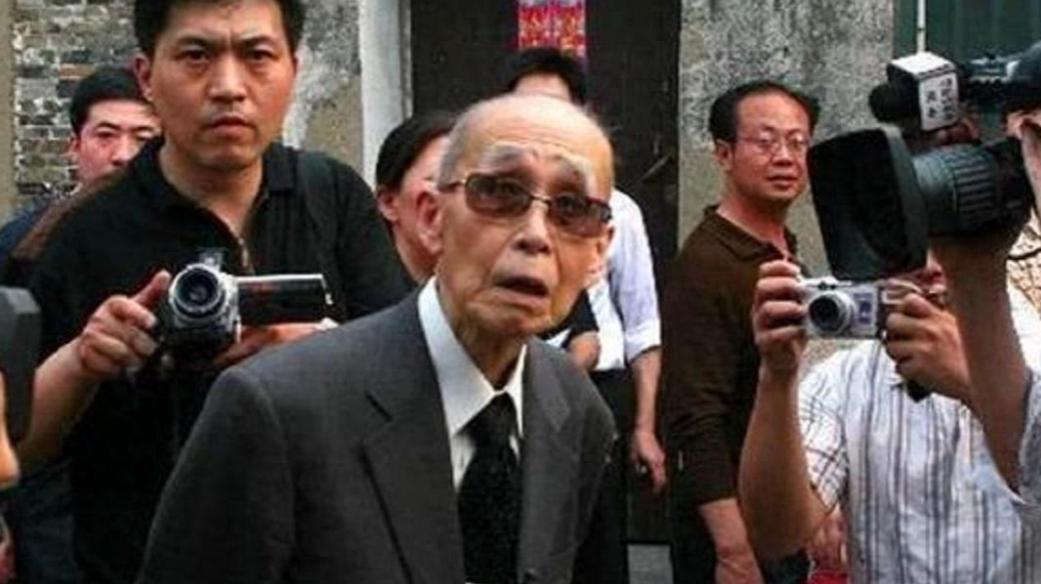 九旬日本退伍老兵松本还想打中国？被问为何执着，他说了3个原因真让人觉得离谱！
