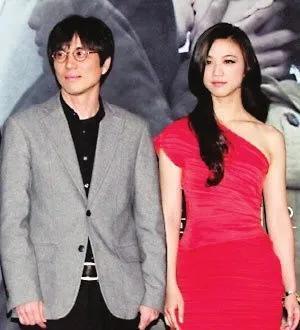 嫁外国丈夫并生活幸福的女星，汤唯与韩国导演金泰勇两人2014结婚己有一女一儿！戚