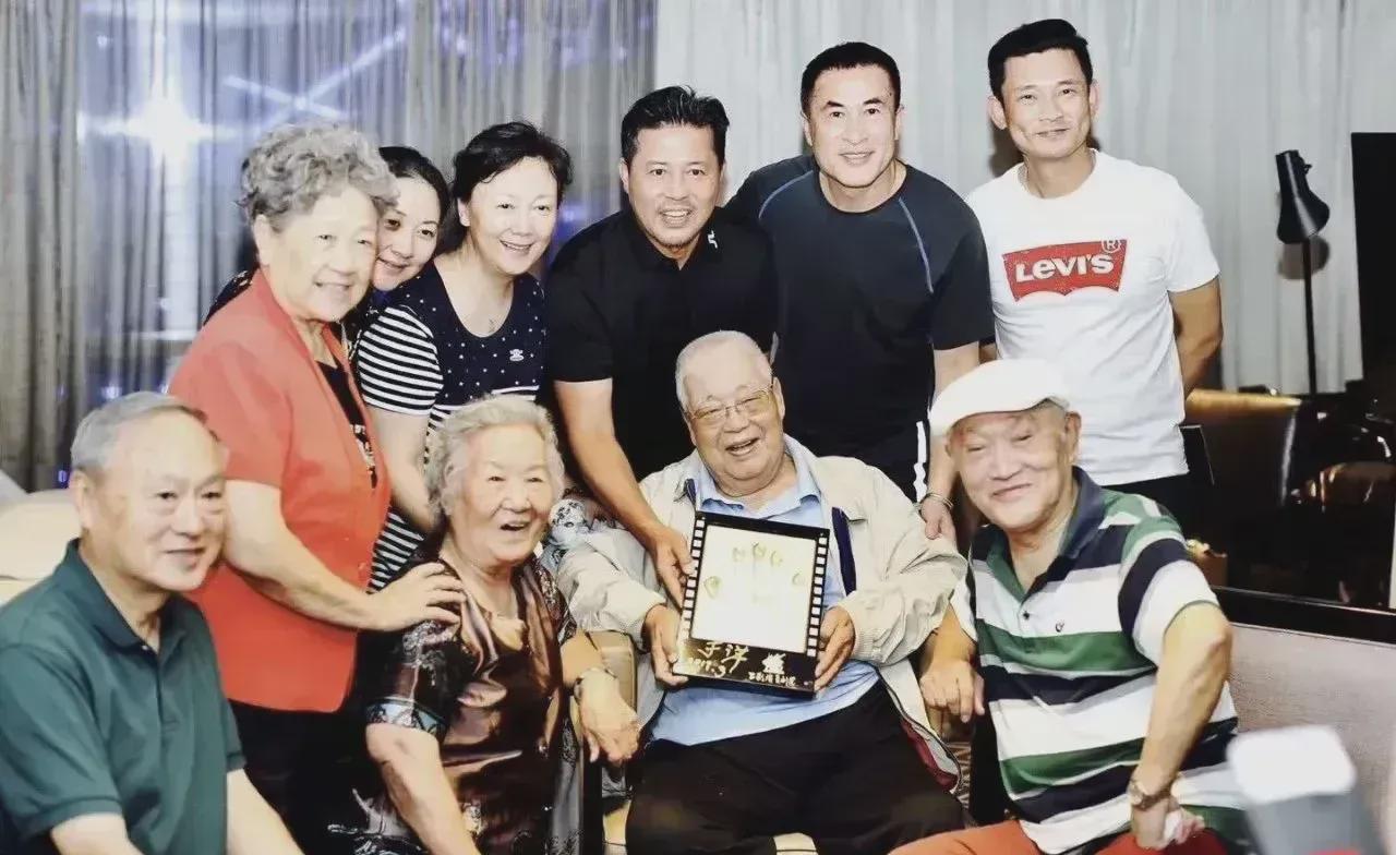 北影很看中孙道临，但孙道临选择进了上影当年，孙道临可是北影的香饽饽，谁知道他