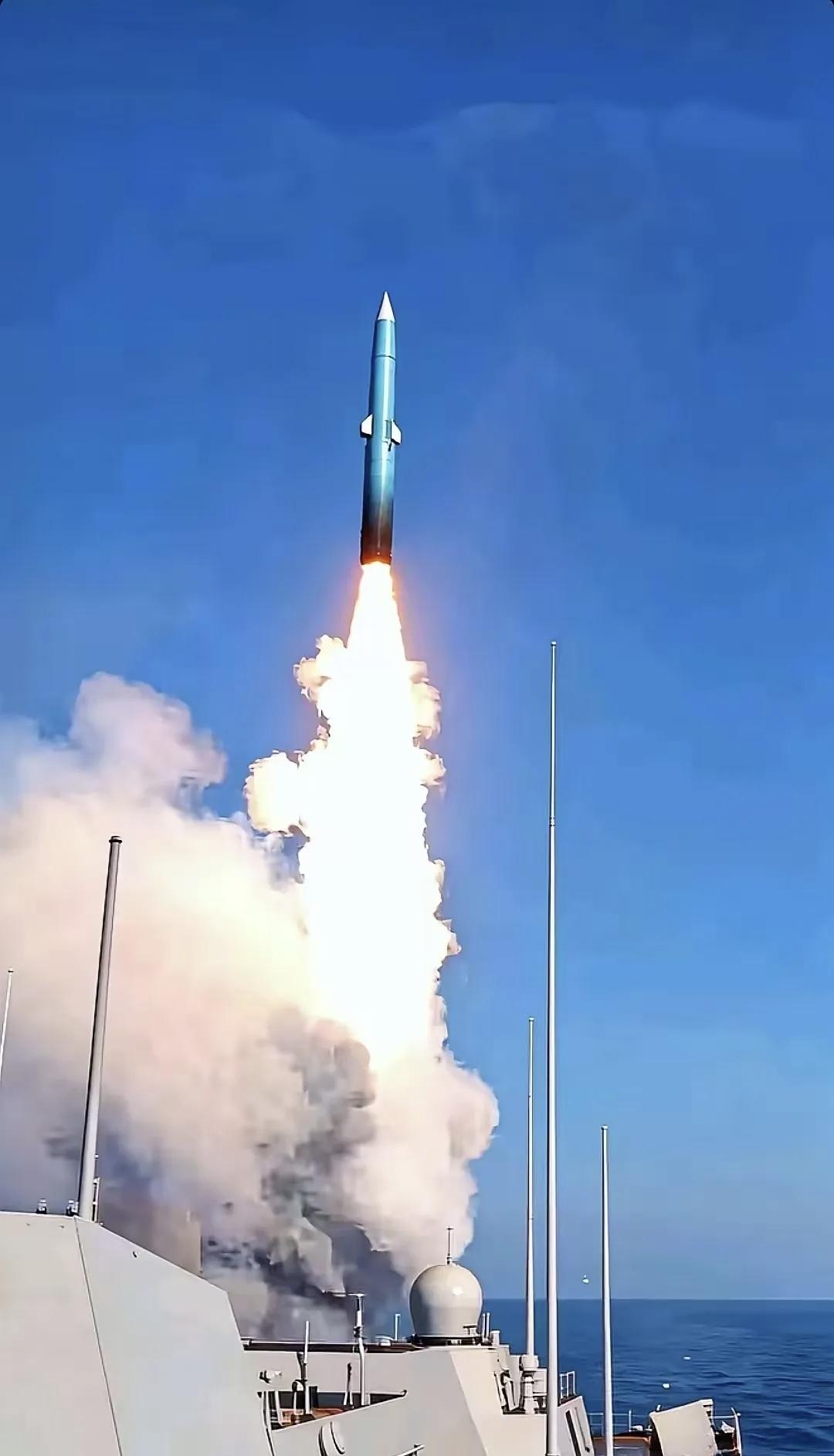 鹰击-20是真的大！原本以为，055型驱逐舰搭载的高超音速导弹就是鹰击-21