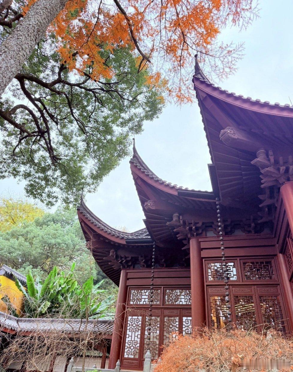 包拯当开封市市长的时候，年薪换算成现在的人民币，大概有一千万左右。宋朝宰相一个月