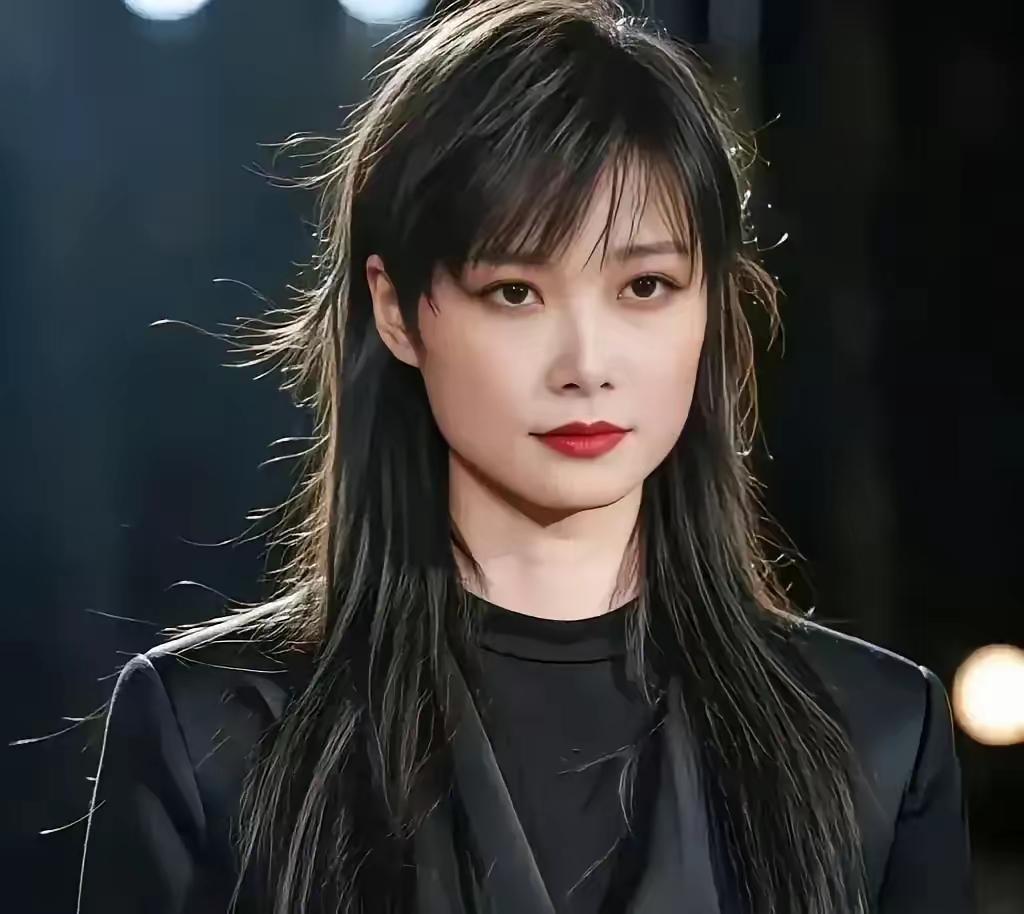 李宇春急了！发现没有，最近一两年，李宇春已经彻底摆脱了锁死在她身上的“中性”