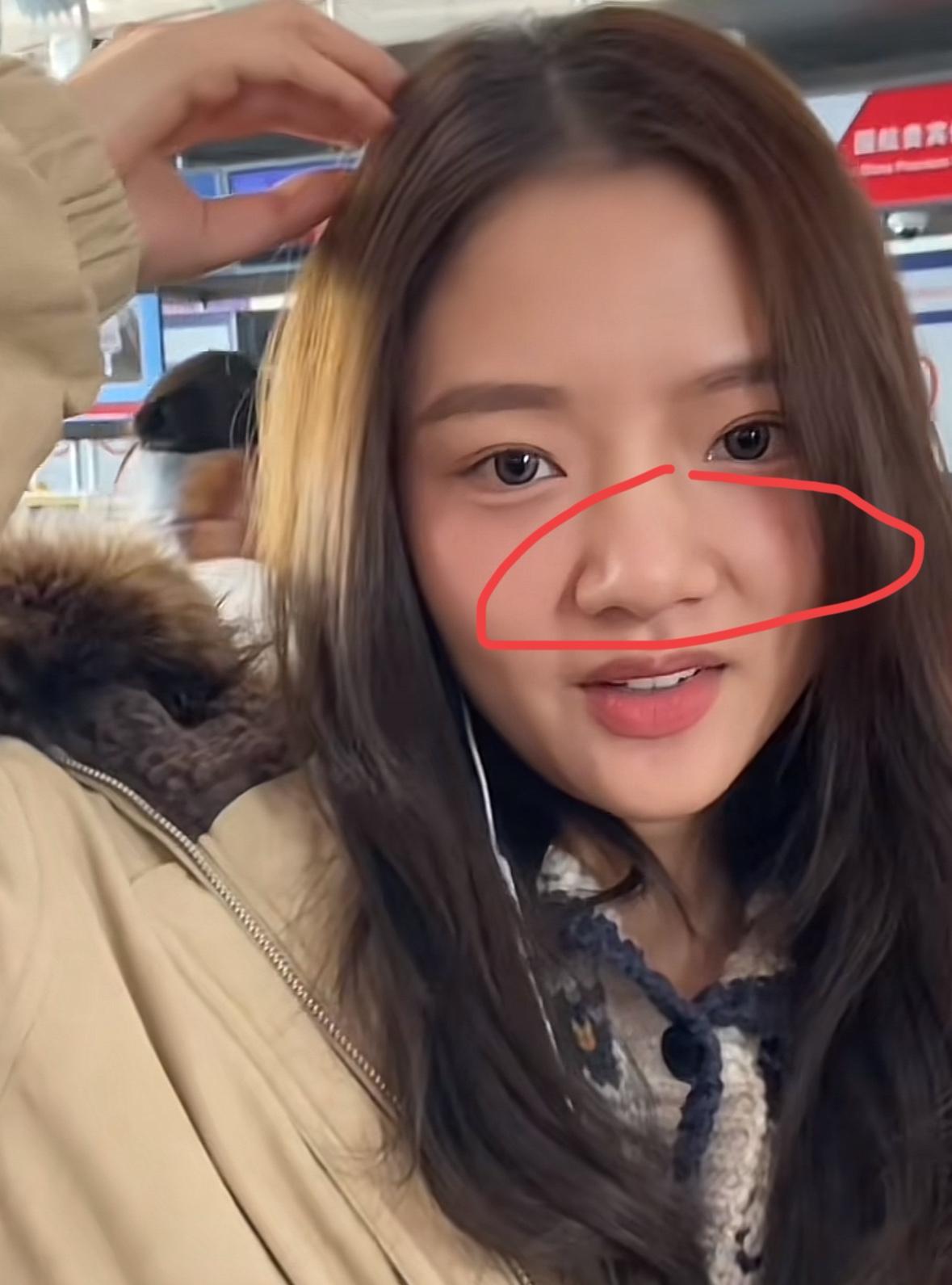 发现没长这种鼻子的女明星一般都有一个共同点就是无论脸上其它硬件有多好看